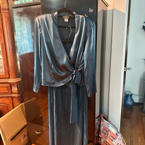Positive Attitude Silver Gray Long Sleeve Plunge Gown - Picture 1 of 4